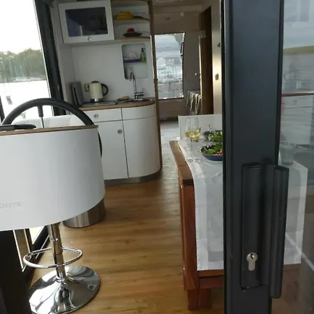Wohlfuehlboot Hausboot - Festlieger In Der Marina Zaue Am - Wc An Bord - Schwielochsee